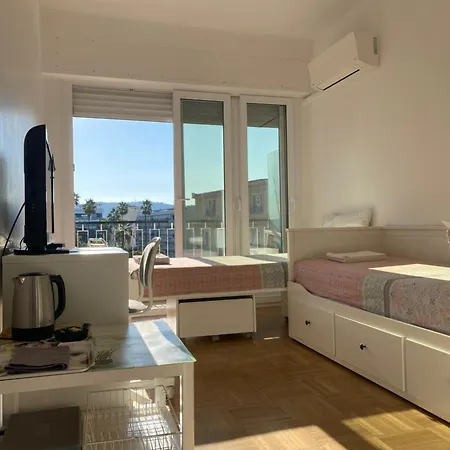 Δωμάτια σε οικογενειακή κατοικία Mirela's Private With Key, Ac, Lift & Balcony In The Center Of On The Cote D'azur Νίκαια