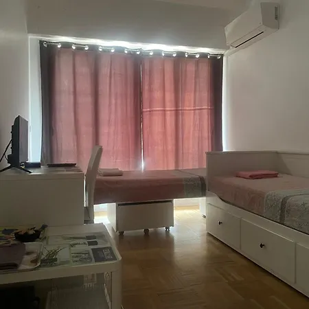 Mirela's Private With Key, Ac, Lift & Balcony In The Center Of On The Cote D'azur בית אירוח ניס