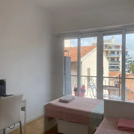 Mirela's Private With Key, Ac, Lift & Balcony In The Center Of On The Cote D'azur בית אירוח *