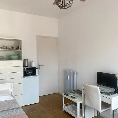 בית אירוח Mirela's Private With Key, Ac, Lift & Balcony In The Center Of On The Cote D'azur *