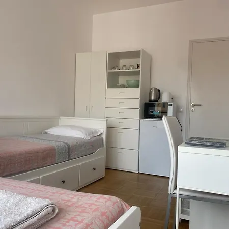 Mirela's Private With Key, Ac, Lift & Balcony In The Center Of On The Cote D'azur בית אירוח