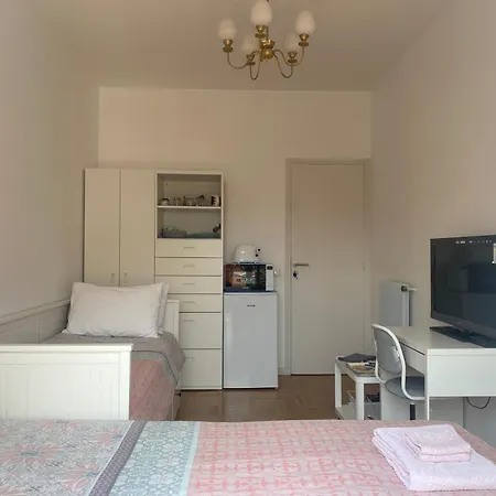 Kwatera prywatna Mirela's Private With Key, Ac, Lift & Balcony In The Center Of On The Cote D'azur Nicea