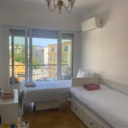 Mirela's Private With Key, Ac, Lift & Balcony In The Center Of On The Cote D'azur * Nicea