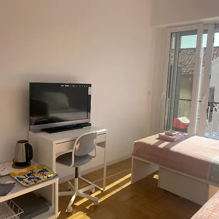 Mirela's Private With Key, Ac, Lift & Balcony In The Center Of On The Cote D'azur Kwatera prywatna