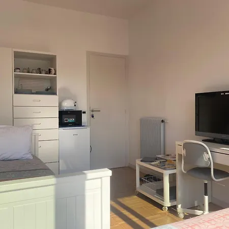 Mirela's Private With Key, Ac, Lift & Balcony In The Center Of On The Cote D'azur