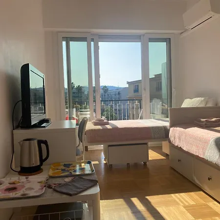 Kwatera prywatna Mirela's Private With Key, Ac, Lift & Balcony In The Center Of On The Cote D'azur
